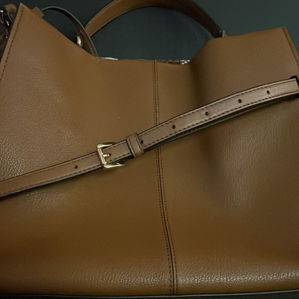 Micheal kors handbag/ crossbody - Picture 16 of 16
